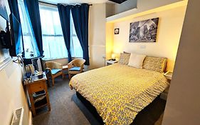 Parasol Weston Guest House